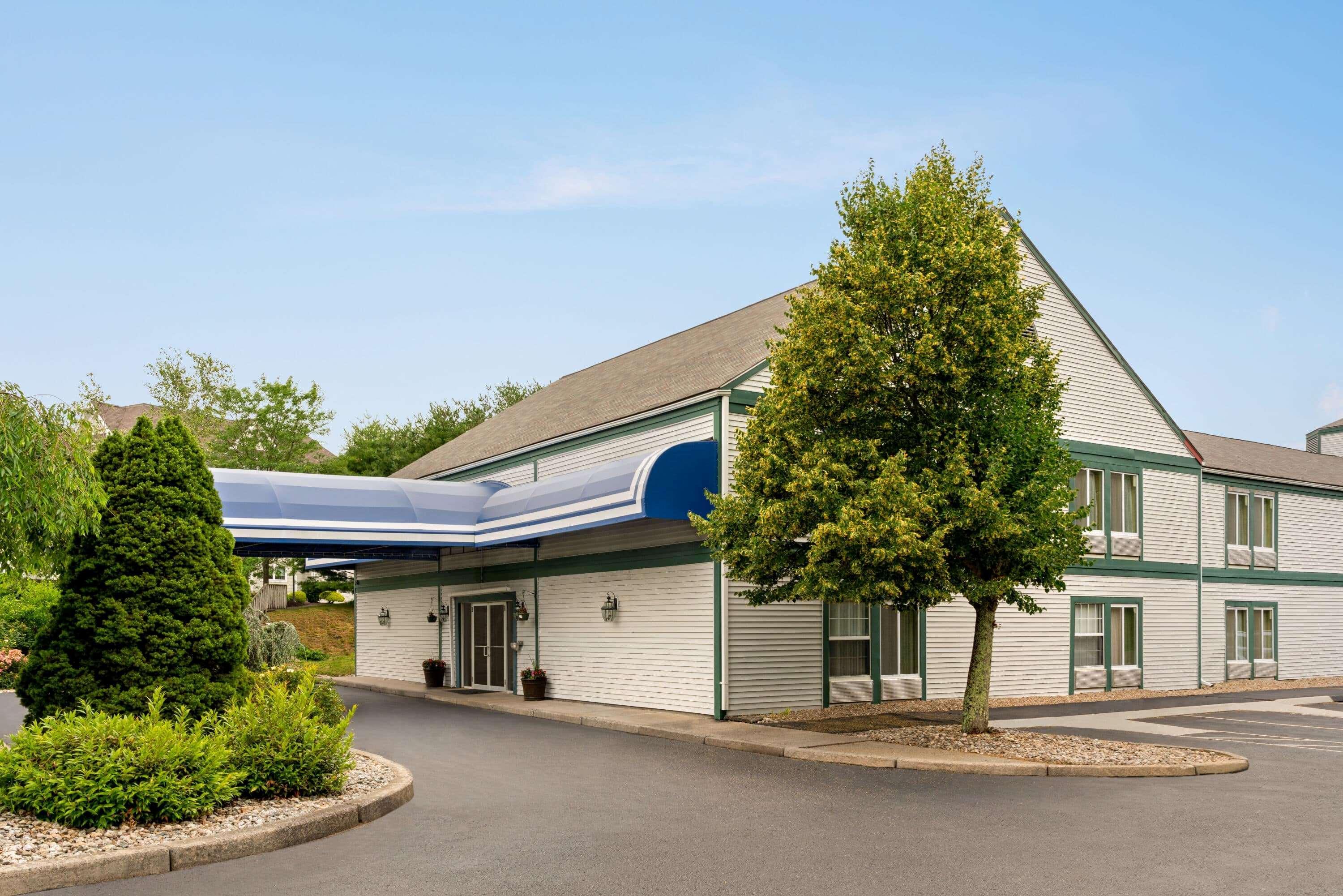 Baymont By Wyndham North Dartmouth Fall River Exterior photo
